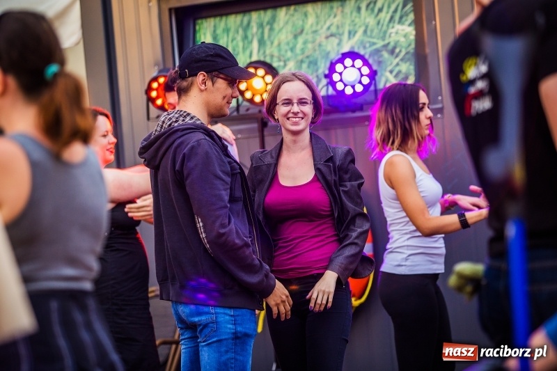 Zdjęcie w galerii na portalu naszraciborz.pl: Salsa Beach Party, czyli roztańczone bulwary nadodrzańskie w Raciborzu wiadomości z regionu