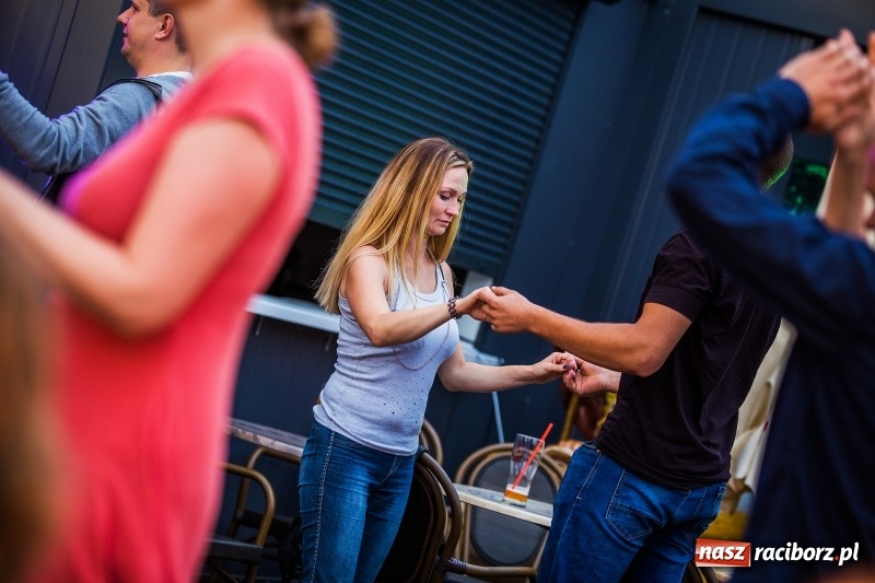 Zdjęcie w galerii na portalu naszraciborz.pl: Salsa Beach Party, czyli roztańczone bulwary nadodrzańskie w Raciborzu wiadomości z regionu