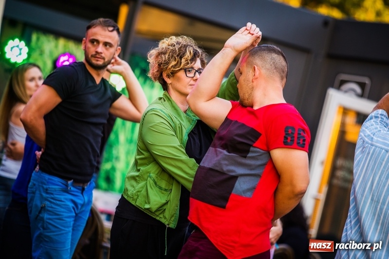 Zdjęcie w galerii na portalu naszraciborz.pl: Salsa Beach Party, czyli roztańczone bulwary nadodrzańskie w Raciborzu wiadomości z regionu