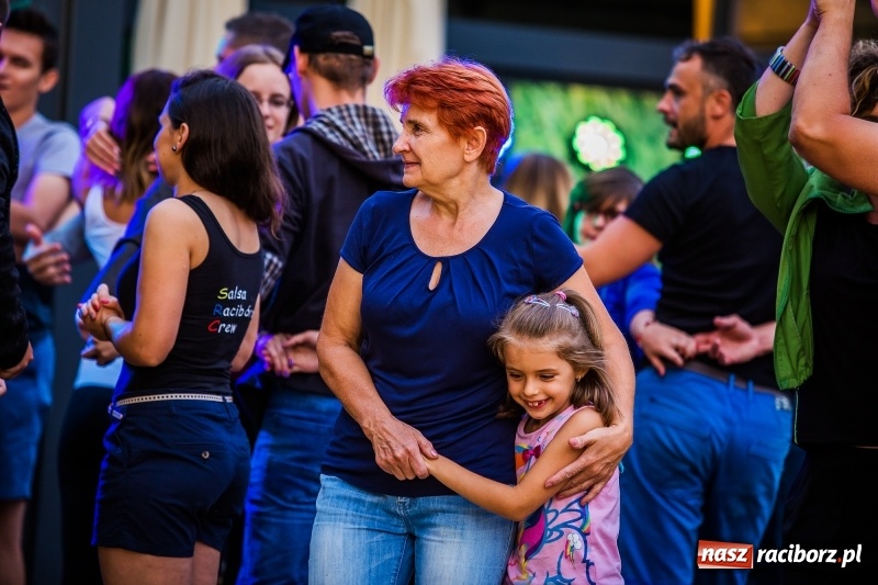 Zdjęcie w galerii na portalu naszraciborz.pl: Salsa Beach Party, czyli roztańczone bulwary nadodrzańskie w Raciborzu wiadomości z regionu