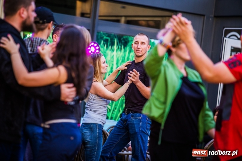 Zdjęcie w galerii na portalu naszraciborz.pl: Salsa Beach Party, czyli roztańczone bulwary nadodrzańskie w Raciborzu wiadomości z regionu