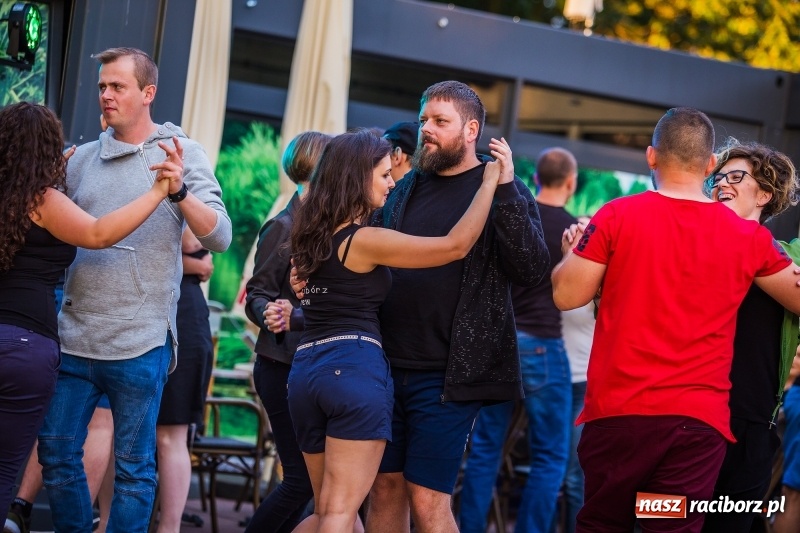 Zdjęcie w galerii na portalu naszraciborz.pl: Salsa Beach Party, czyli roztańczone bulwary nadodrzańskie w Raciborzu wiadomości z regionu
