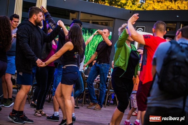 Zdjęcie w galerii na portalu naszraciborz.pl: Salsa Beach Party, czyli roztańczone bulwary nadodrzańskie w Raciborzu wiadomości z regionu
