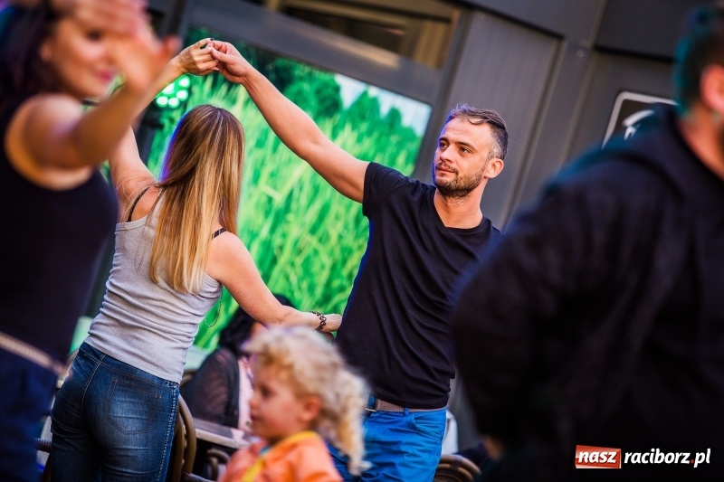 Zdjęcie w galerii na portalu naszraciborz.pl: Salsa Beach Party, czyli roztańczone bulwary nadodrzańskie w Raciborzu wiadomości z regionu