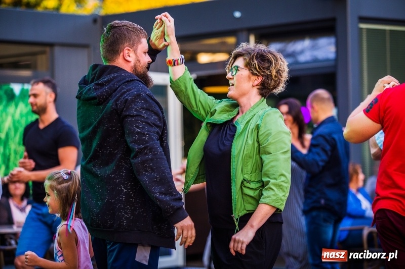 Zdjęcie w galerii na portalu naszraciborz.pl: Salsa Beach Party, czyli roztańczone bulwary nadodrzańskie w Raciborzu wiadomości z regionu