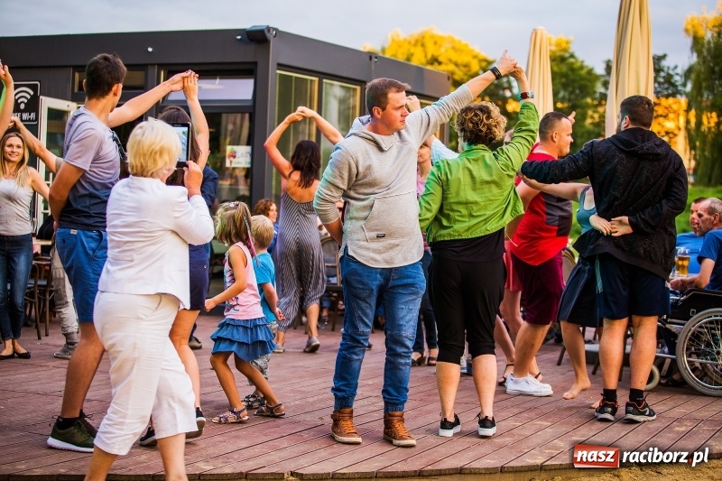 Zdjęcie w galerii na portalu naszraciborz.pl: Salsa Beach Party, czyli roztańczone bulwary nadodrzańskie w Raciborzu wiadomości z regionu