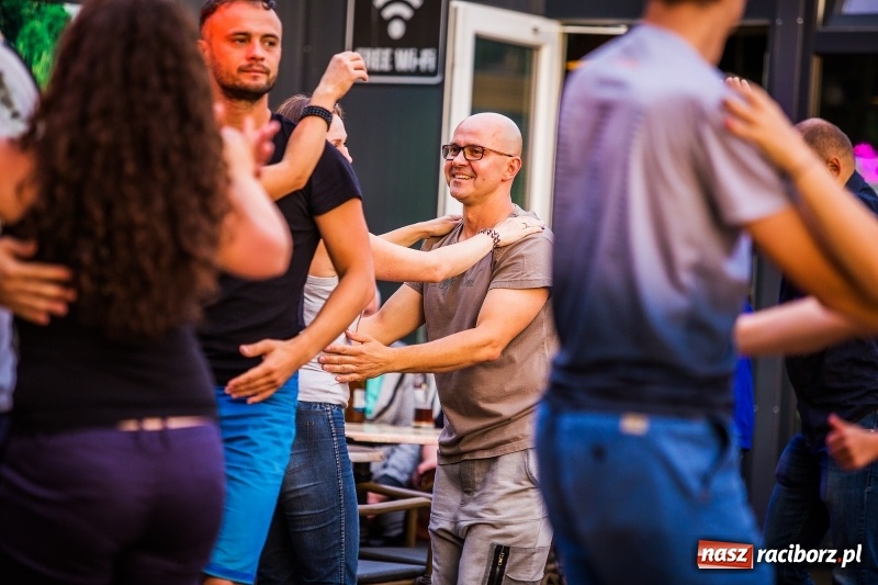 Zdjęcie w galerii na portalu naszraciborz.pl: Salsa Beach Party, czyli roztańczone bulwary nadodrzańskie w Raciborzu wiadomości z regionu
