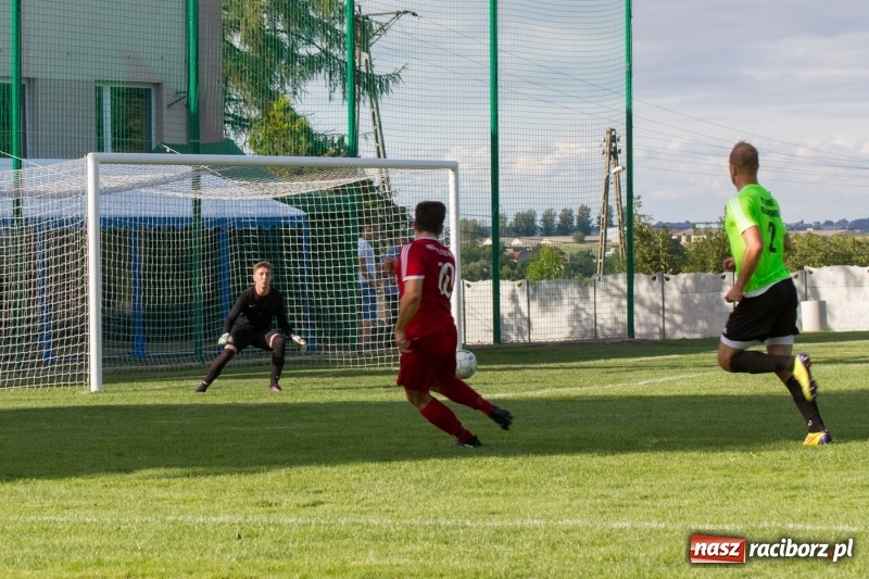 Zdjęcie w galerii na portalu naszraciborz.pl: Krzanowice musiały uznać wyższość gości z Rogowa  wiadomości z regionu