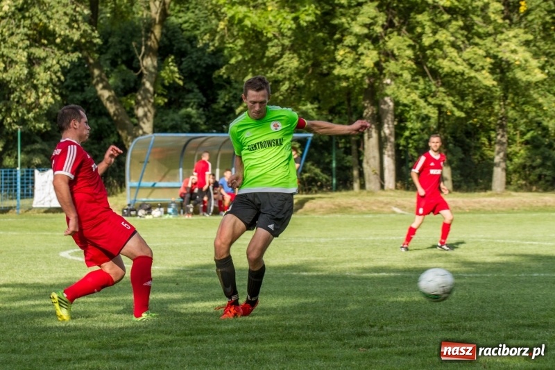 Zdjęcie w galerii na portalu naszraciborz.pl: Krzanowice musiały uznać wyższość gości z Rogowa  wiadomości z regionu