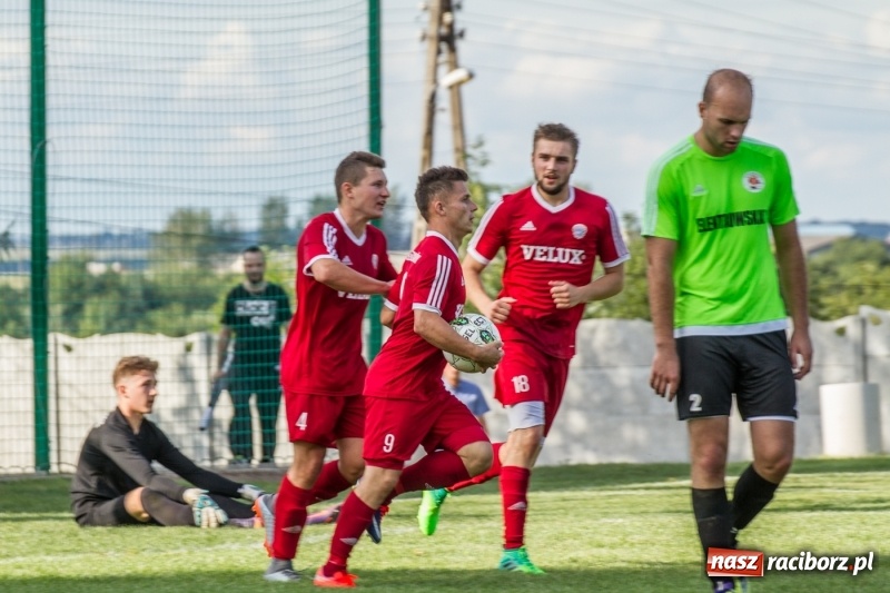 Zdjęcie w galerii na portalu naszraciborz.pl: Krzanowice musiały uznać wyższość gości z Rogowa  wiadomości z regionu