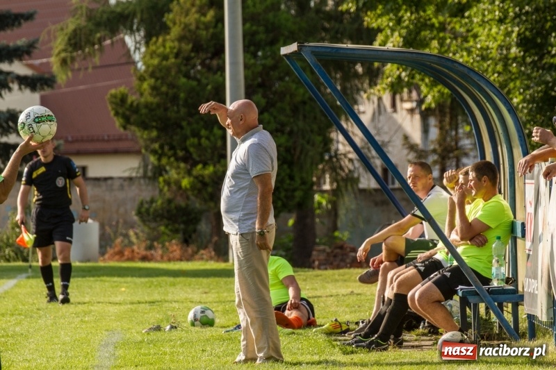 Zdjęcie w galerii na portalu naszraciborz.pl: Krzanowice musiały uznać wyższość gości z Rogowa  wiadomości z regionu