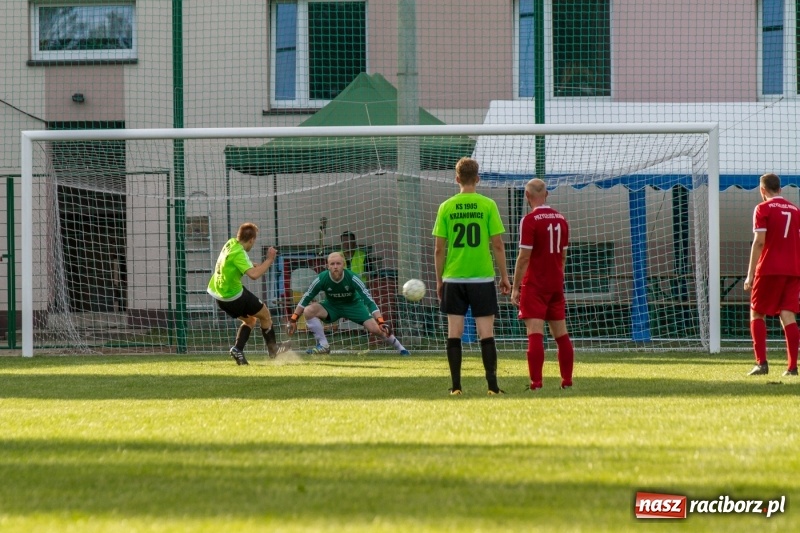 Zdjęcie w galerii na portalu naszraciborz.pl: Krzanowice musiały uznać wyższość gości z Rogowa  wiadomości z regionu