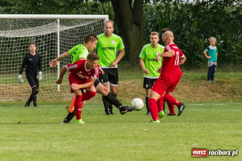 Zdjęcie w galerii na portalu naszraciborz.pl: Krzanowice musiały uznać wyższość gości z Rogowa  wiadomości z regionu