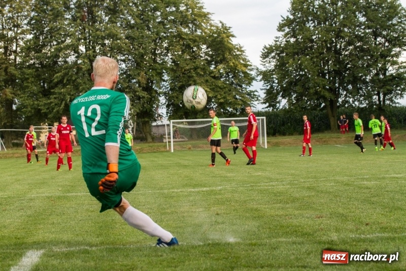 Zdjęcie w galerii na portalu naszraciborz.pl: Krzanowice musiały uznać wyższość gości z Rogowa  wiadomości z regionu
