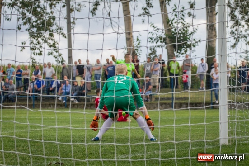 Zdjęcie w galerii na portalu naszraciborz.pl: Krzanowice musiały uznać wyższość gości z Rogowa  wiadomości z regionu