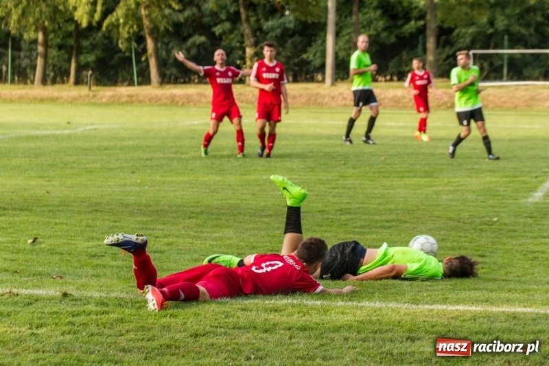 Zdjęcie w galerii na portalu naszraciborz.pl: Krzanowice musiały uznać wyższość gości z Rogowa  wiadomości z regionu