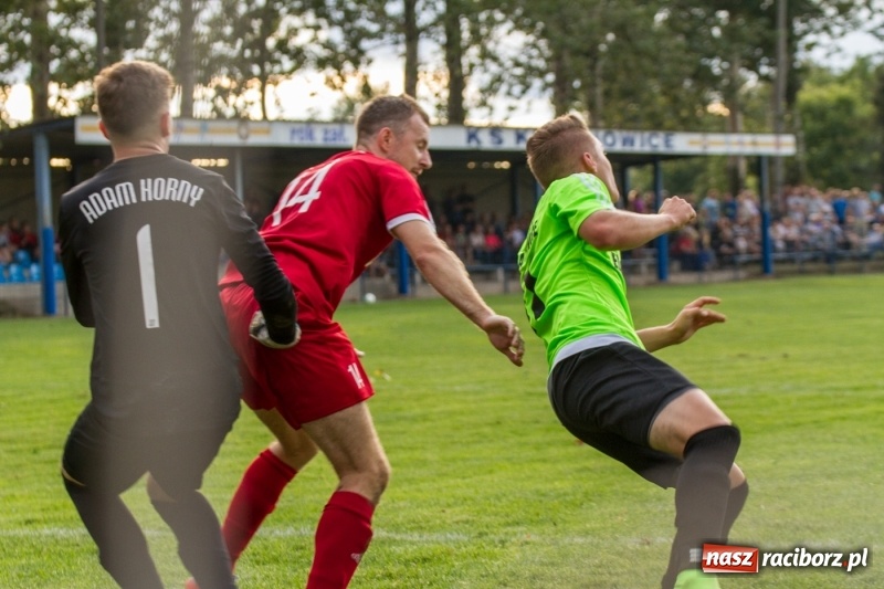 Zdjęcie w galerii na portalu naszraciborz.pl: Krzanowice musiały uznać wyższość gości z Rogowa  wiadomości z regionu