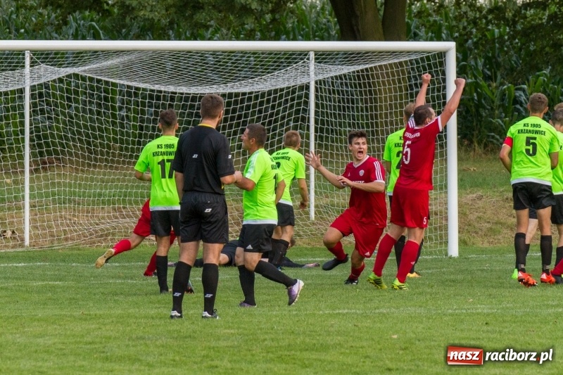 Zdjęcie w galerii na portalu naszraciborz.pl: Krzanowice musiały uznać wyższość gości z Rogowa  wiadomości z regionu
