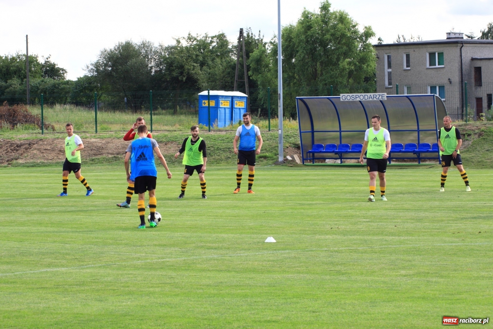Zdjęcie w galerii na portalu naszraciborz.pl: Minimalna porażka Raszczyc w debiucie w klasie okręgowej wiadomości z regionu