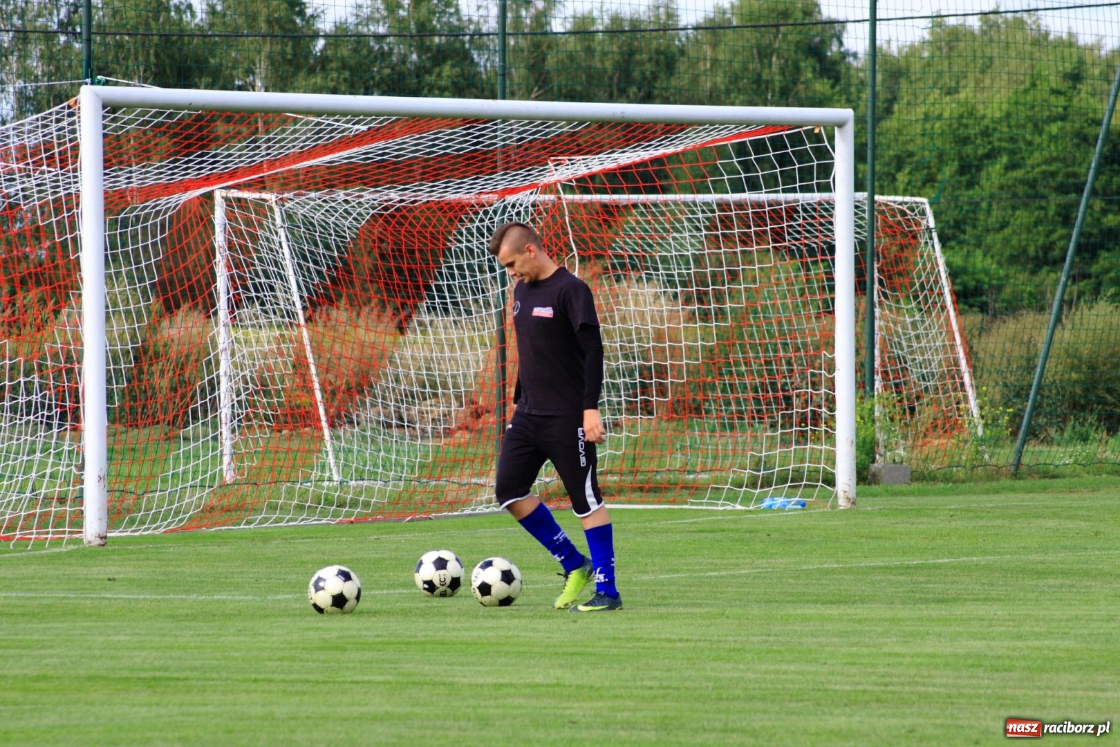 Zdjęcie w galerii na portalu naszraciborz.pl: Minimalna porażka Raszczyc w debiucie w klasie okręgowej wiadomości z regionu
