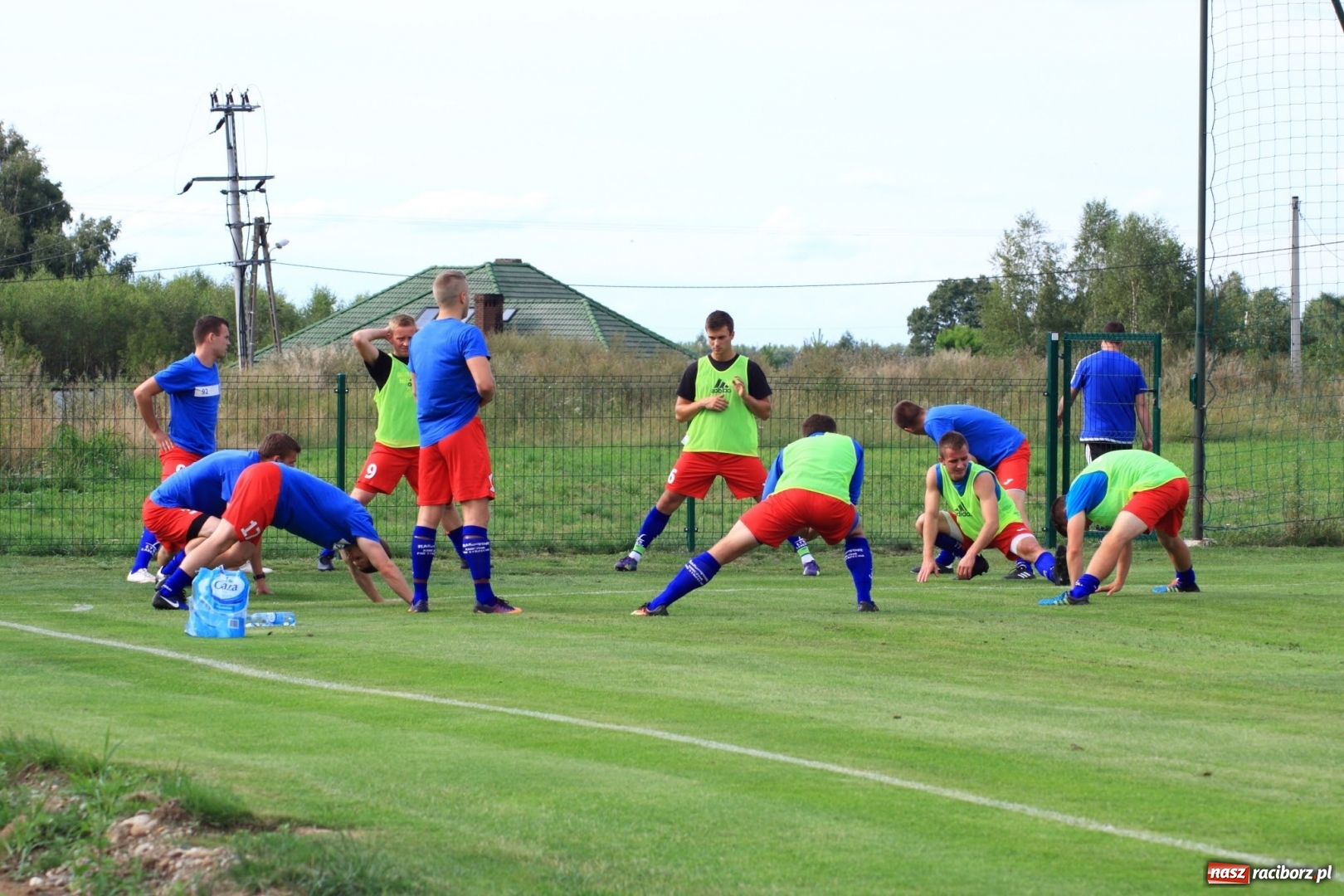 Zdjęcie w galerii na portalu naszraciborz.pl: Minimalna porażka Raszczyc w debiucie w klasie okręgowej wiadomości z regionu