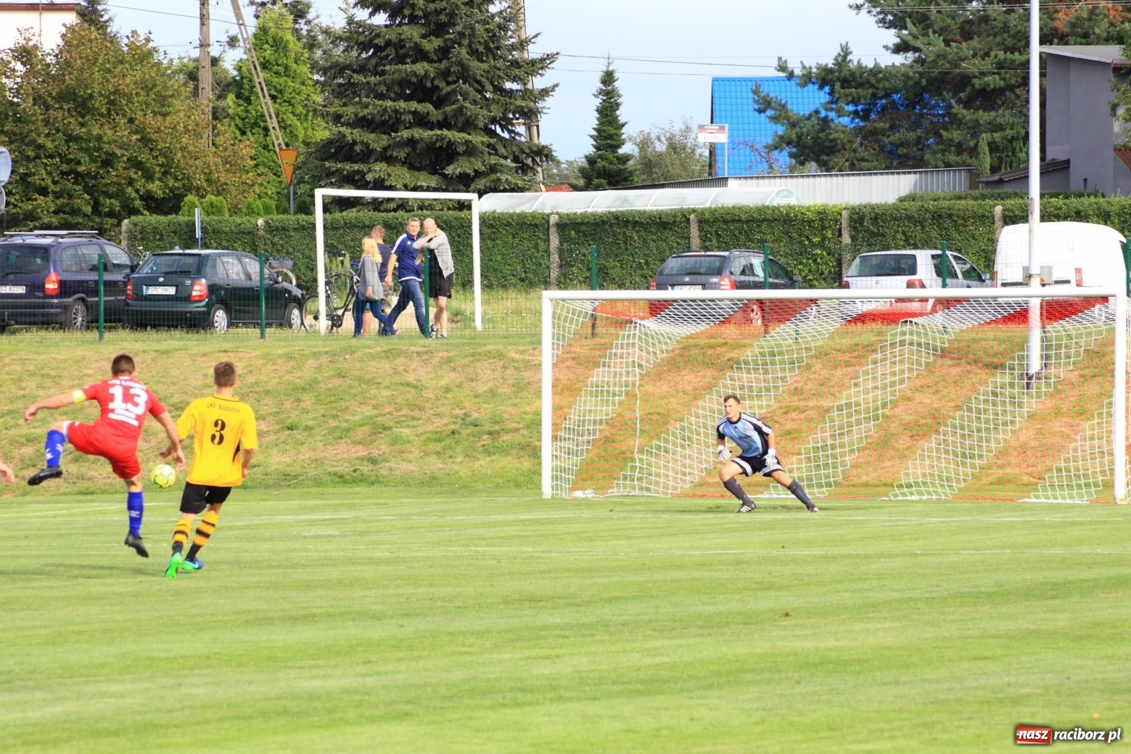 Zdjęcie w galerii na portalu naszraciborz.pl: Minimalna porażka Raszczyc w debiucie w klasie okręgowej wiadomości z regionu