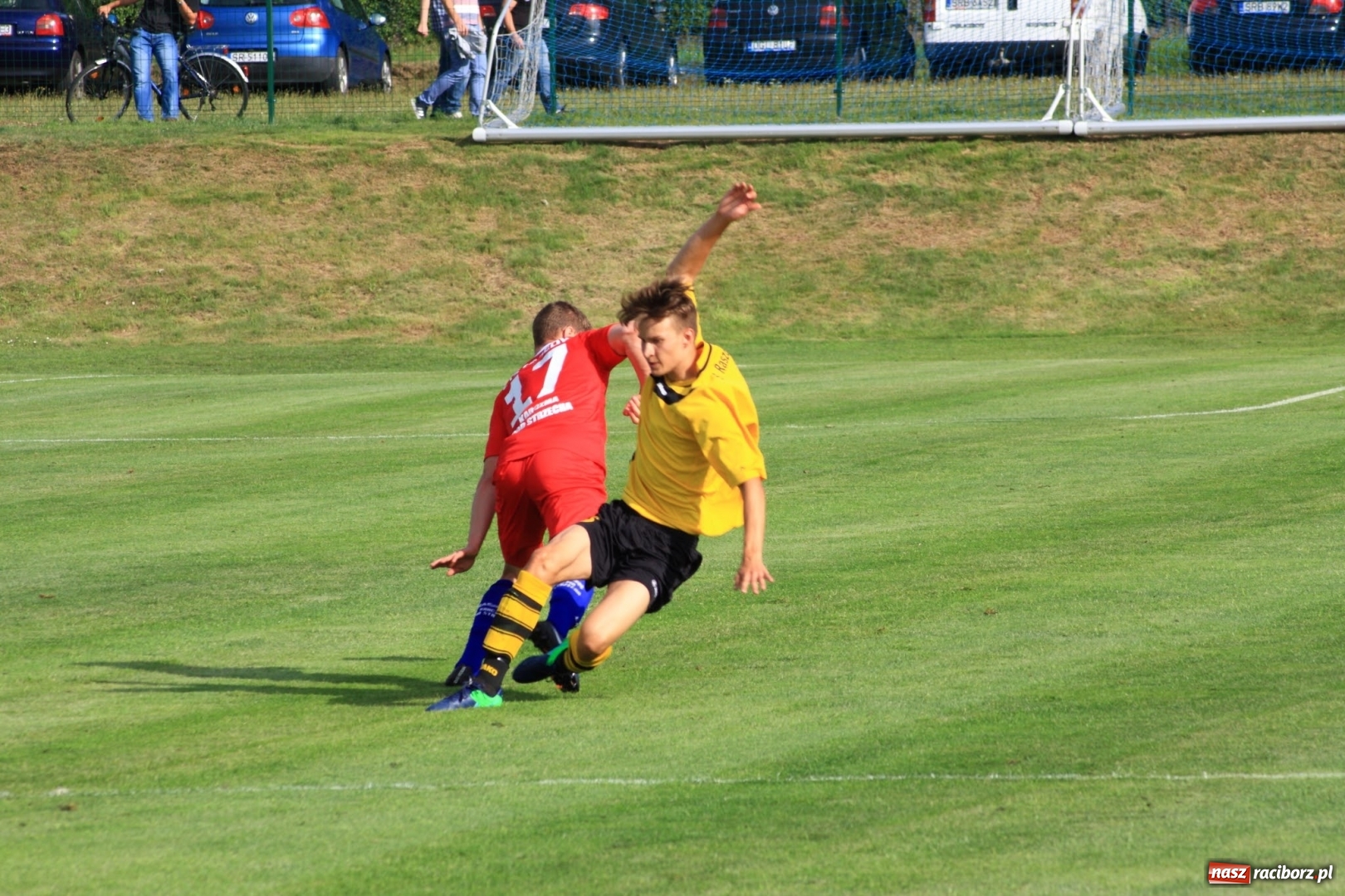 Zdjęcie w galerii na portalu naszraciborz.pl: Minimalna porażka Raszczyc w debiucie w klasie okręgowej wiadomości z regionu