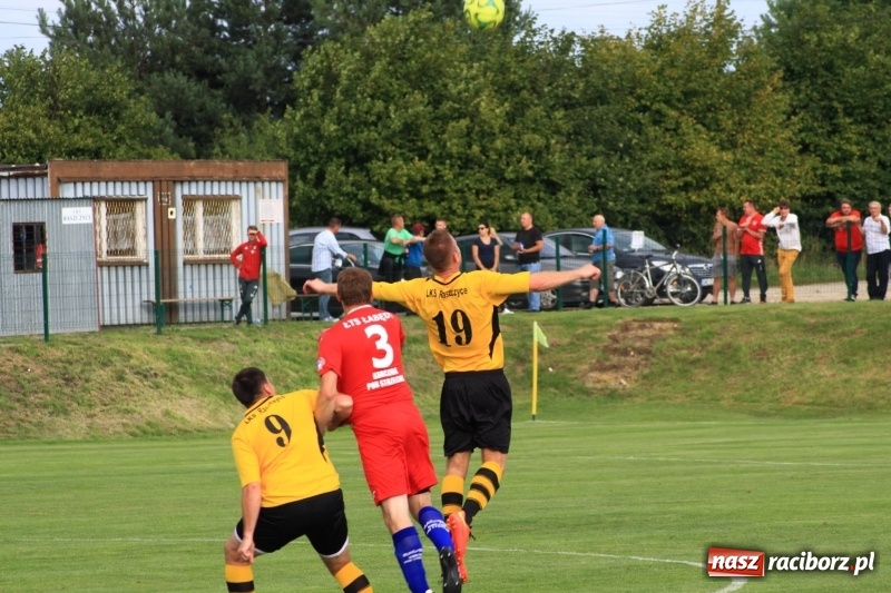 Zdjęcie w galerii na portalu naszraciborz.pl: Minimalna porażka Raszczyc w debiucie w klasie okręgowej wiadomości z regionu