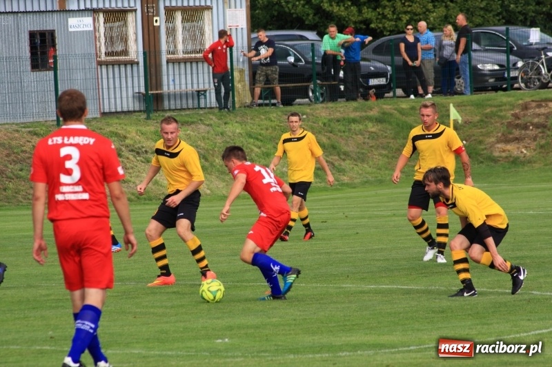 Zdjęcie w galerii na portalu naszraciborz.pl: Minimalna porażka Raszczyc w debiucie w klasie okręgowej wiadomości z regionu
