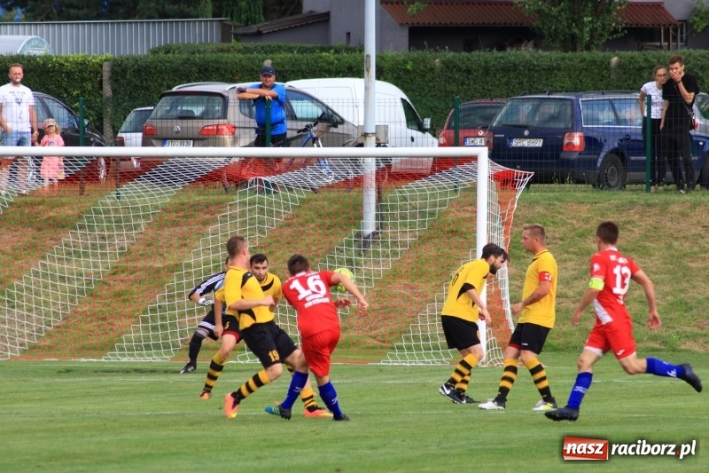 Zdjęcie w galerii na portalu naszraciborz.pl: Minimalna porażka Raszczyc w debiucie w klasie okręgowej wiadomości z regionu