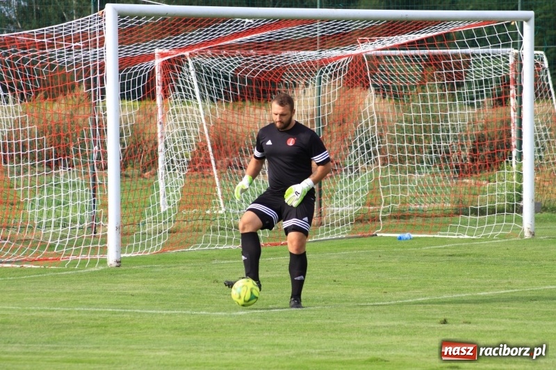 Zdjęcie w galerii na portalu naszraciborz.pl: Minimalna porażka Raszczyc w debiucie w klasie okręgowej wiadomości z regionu