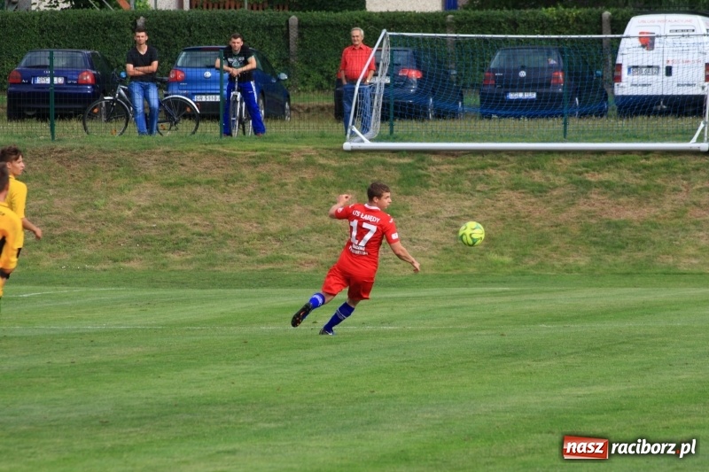 Zdjęcie w galerii na portalu naszraciborz.pl: Minimalna porażka Raszczyc w debiucie w klasie okręgowej wiadomości z regionu