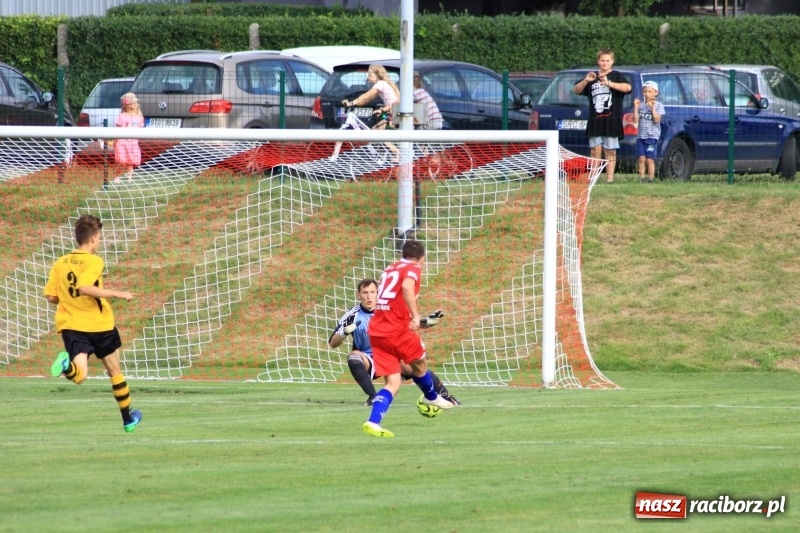 Zdjęcie w galerii na portalu naszraciborz.pl: Minimalna porażka Raszczyc w debiucie w klasie okręgowej wiadomości z regionu