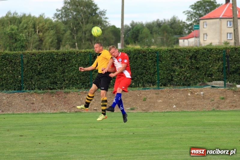 Zdjęcie w galerii na portalu naszraciborz.pl: Minimalna porażka Raszczyc w debiucie w klasie okręgowej wiadomości z regionu