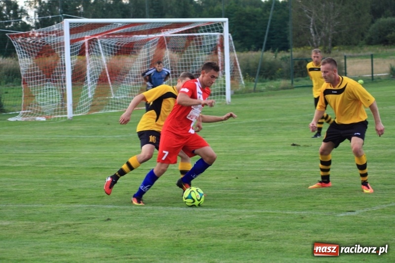 Zdjęcie w galerii na portalu naszraciborz.pl: Minimalna porażka Raszczyc w debiucie w klasie okręgowej wiadomości z regionu