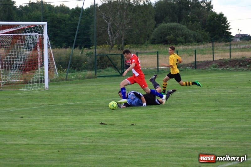 Zdjęcie w galerii na portalu naszraciborz.pl: Minimalna porażka Raszczyc w debiucie w klasie okręgowej wiadomości z regionu