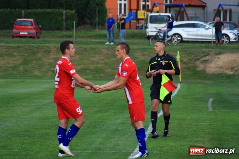 Zdjęcie w galerii na portalu naszraciborz.pl: Minimalna porażka Raszczyc w debiucie w klasie okręgowej wiadomości z regionu