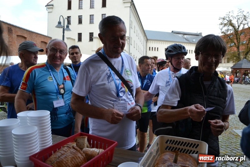 Zdjęcie w galerii na portalu naszraciborz.pl: Pół tysiąca cyklistów zwiedzi ziemię raciborską. Trwa 66 Centralny Zlot Turystów Kolarzy PTTK wiadomości z regionu