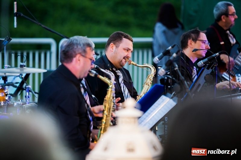 Zdjęcie w galerii na portalu naszraciborz.pl: Retro potańcówka z RCK na przystani FOTO i WIDEO wiadomości z regionu