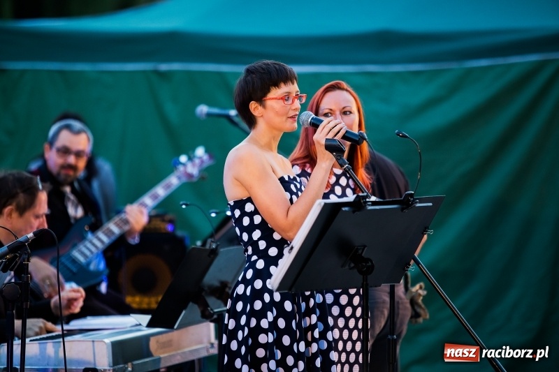 Zdjęcie w galerii na portalu naszraciborz.pl: Retro potańcówka z RCK na przystani FOTO i WIDEO wiadomości z regionu