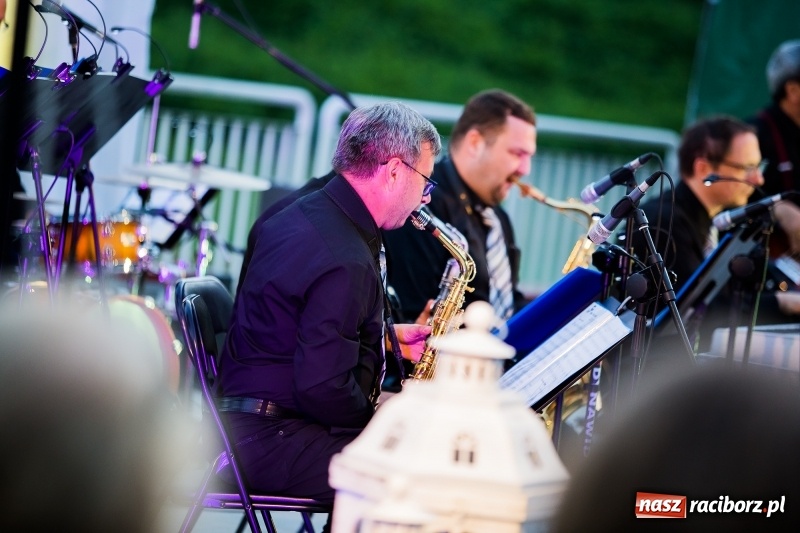 Zdjęcie w galerii na portalu naszraciborz.pl: Retro potańcówka z RCK na przystani FOTO i WIDEO wiadomości z regionu