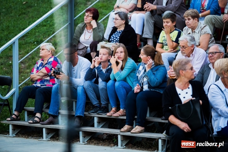 Zdjęcie w galerii na portalu naszraciborz.pl: Retro potańcówka z RCK na przystani FOTO i WIDEO wiadomości z regionu