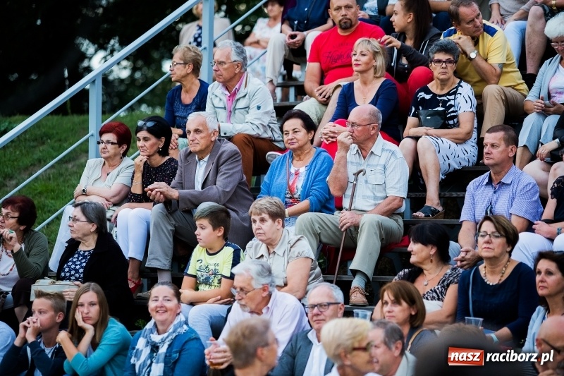 Zdjęcie w galerii na portalu naszraciborz.pl: Retro potańcówka z RCK na przystani FOTO i WIDEO wiadomości z regionu