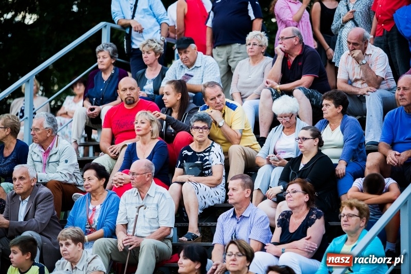 Zdjęcie w galerii na portalu naszraciborz.pl: Retro potańcówka z RCK na przystani FOTO i WIDEO wiadomości z regionu