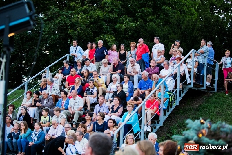 Zdjęcie w galerii na portalu naszraciborz.pl: Retro potańcówka z RCK na przystani FOTO i WIDEO wiadomości z regionu