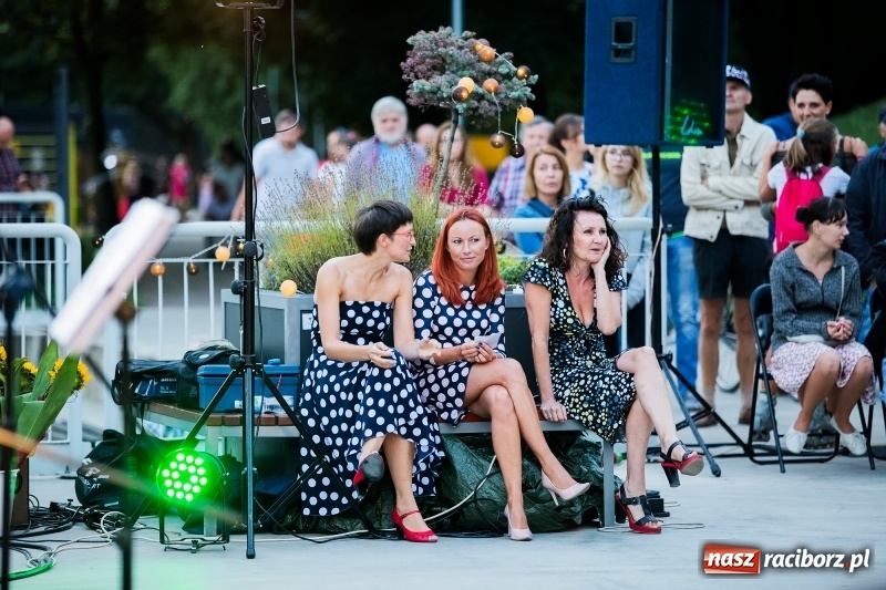 Zdjęcie w galerii na portalu naszraciborz.pl: Retro potańcówka z RCK na przystani FOTO i WIDEO wiadomości z regionu