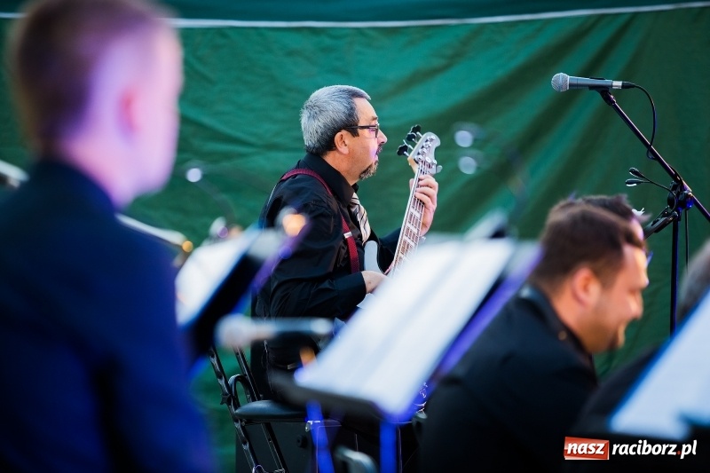 Zdjęcie w galerii na portalu naszraciborz.pl: Retro potańcówka z RCK na przystani FOTO i WIDEO wiadomości z regionu