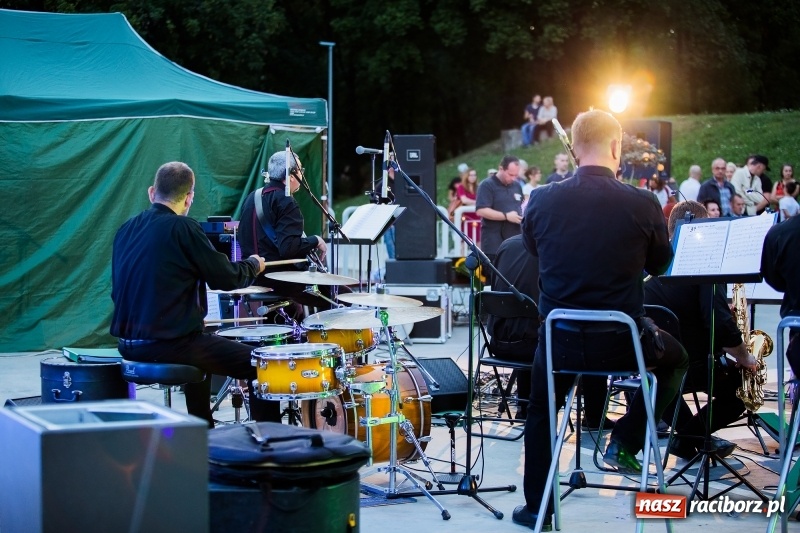 Zdjęcie w galerii na portalu naszraciborz.pl: Retro potańcówka z RCK na przystani FOTO i WIDEO wiadomości z regionu