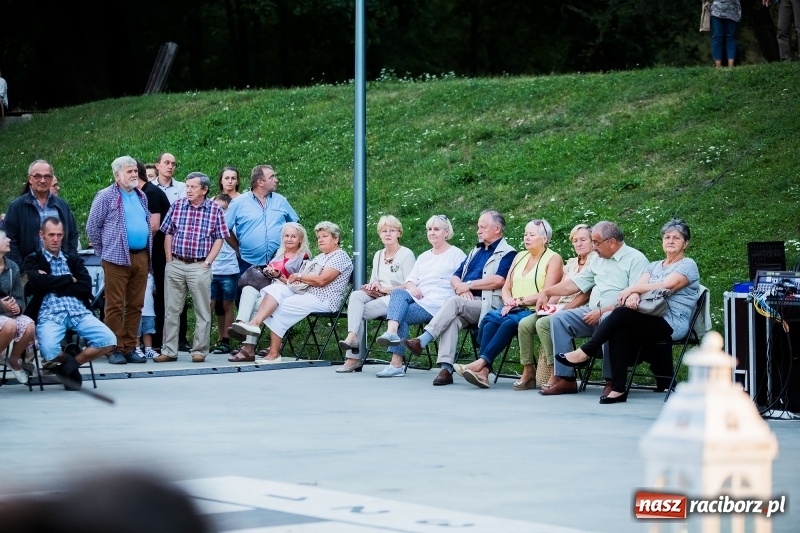 Zdjęcie w galerii na portalu naszraciborz.pl: Retro potańcówka z RCK na przystani FOTO i WIDEO wiadomości z regionu