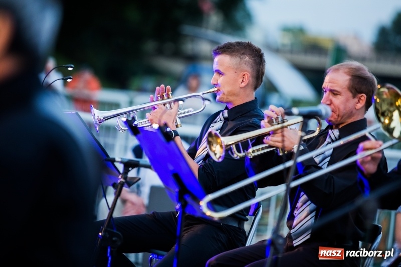 Zdjęcie w galerii na portalu naszraciborz.pl: Retro potańcówka z RCK na przystani FOTO i WIDEO wiadomości z regionu